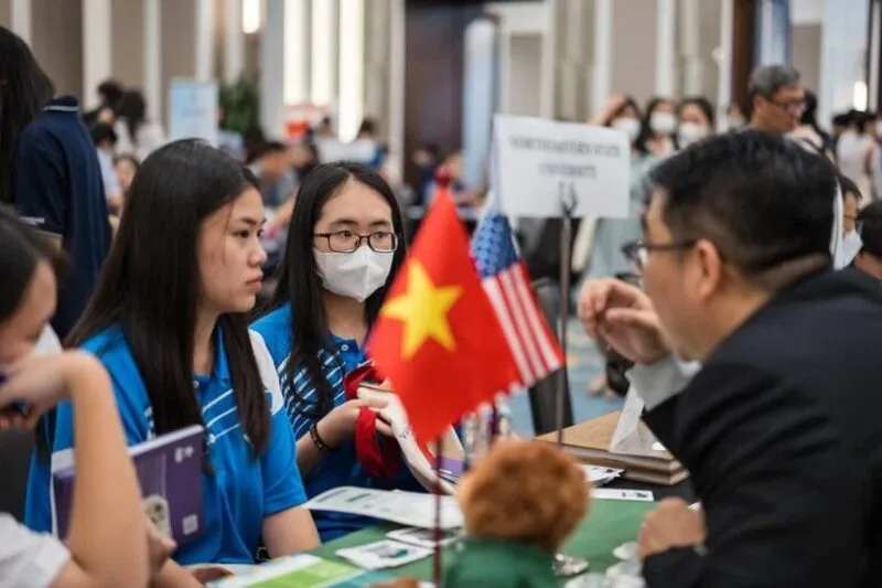 Biến động tỷ giá USD có thể ảnh hưởng đến giá hàng nhập khẩu, du lịch và du học